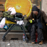 Eldsjälarna i pandemin: Stanna hemma förutsätter att du har ett hem